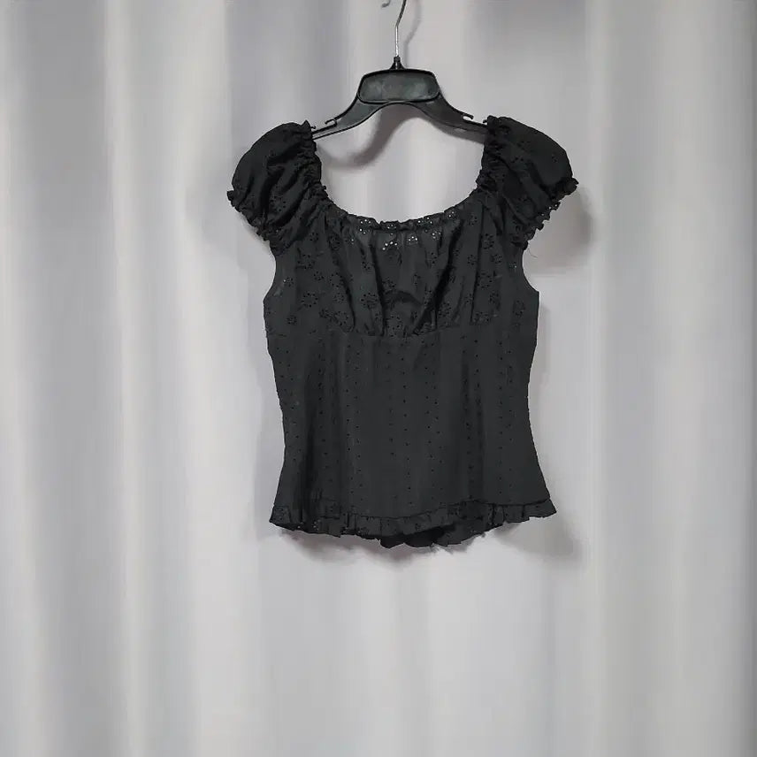 [BUNJANG] Eyelet Cap Sleeve Blouse / 아일렛 캡소매 블라우스