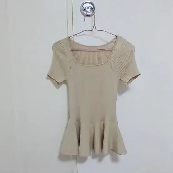 [BUNJANG] Beige Ribbed Short-Sleeve T-Shirt / 베이지색 반팔 골지티