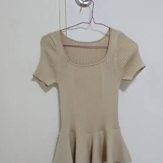 [BUNJANG] Beige Ribbed Short-Sleeve T-Shirt / 베이지색 반팔 골지티