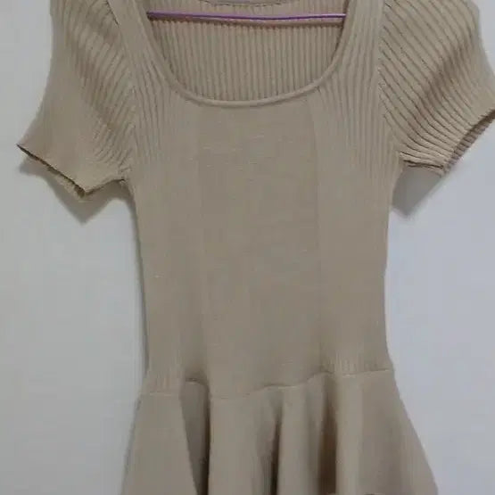 [BUNJANG] Beige Ribbed Short-Sleeve T-Shirt / 베이지색 반팔 골지티