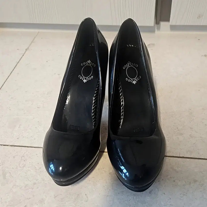 [BUNJANG] Black Patent Leather Heels / 블랙. 에나멜 구두