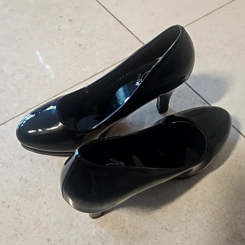 [BUNJANG] Black Patent Leather Heels / 블랙. 에나멜 구두