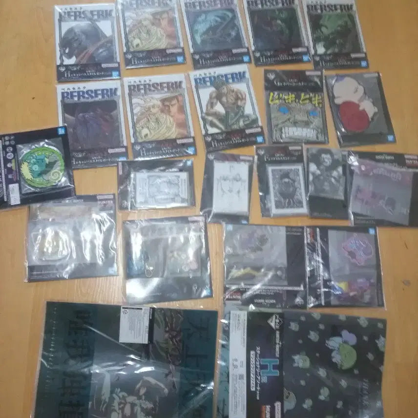 [BUNJANG] Hunter x Hunter &amp; Berserk Merchandise Bundle / 헌터x헌터/베르세르크 굿즈 랜덤 상품 일괄