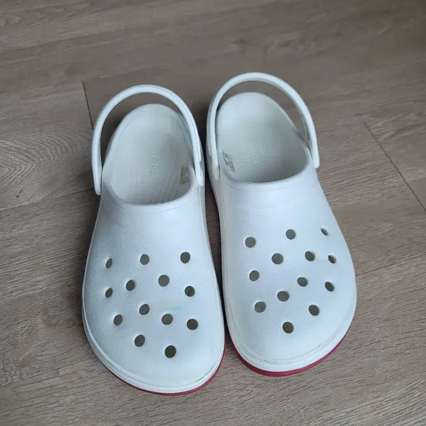 [BUNJANG] Crocs M9/W11 270mm White Clogs / 크록스 M9/W11 270mm