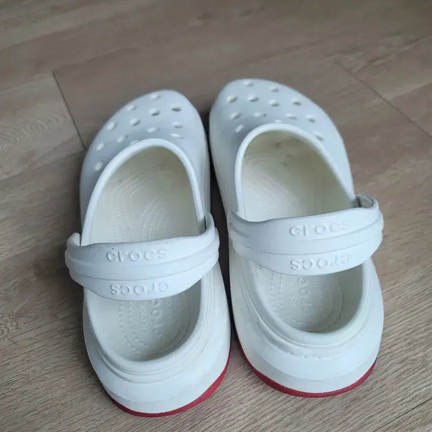 [BUNJANG] Crocs M9/W11 270mm White Clogs / 크록스 M9/W11 270mm