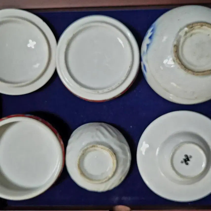 [BUNJANG] Joseon Dynasty Celadon Tea Set with Bird and Flower Motifs / 외사기찬합.오목잔.잔대외