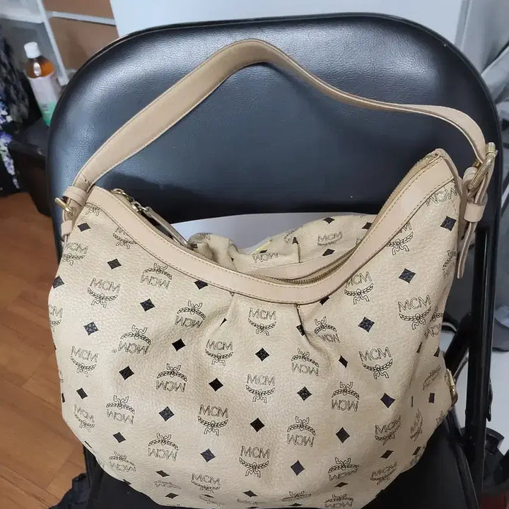 [BUNJANG] MCM Leather Shoulder Bag / 엠씨엠 가방 성주택 있어요