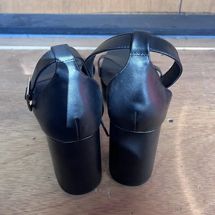 [BUNJANG] H&amp;M Divided Black Strap Block Heel Sandals Size 250 / H&amp;M_Divided 샌들  250사이즈