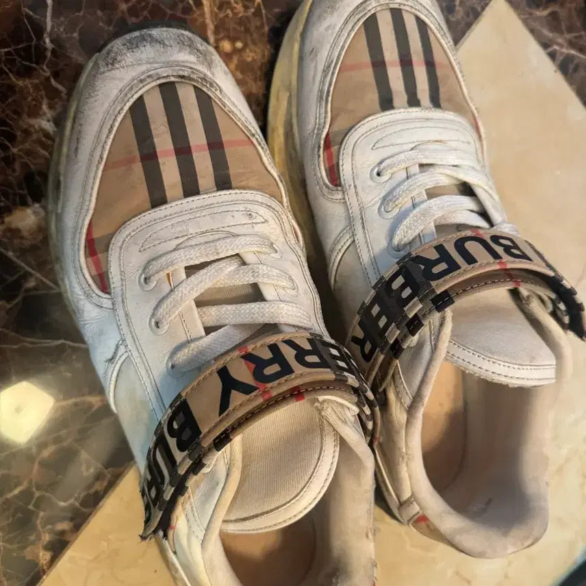 [BUNJANG] Burberry Sneakers / 버버리 스니커즈 275