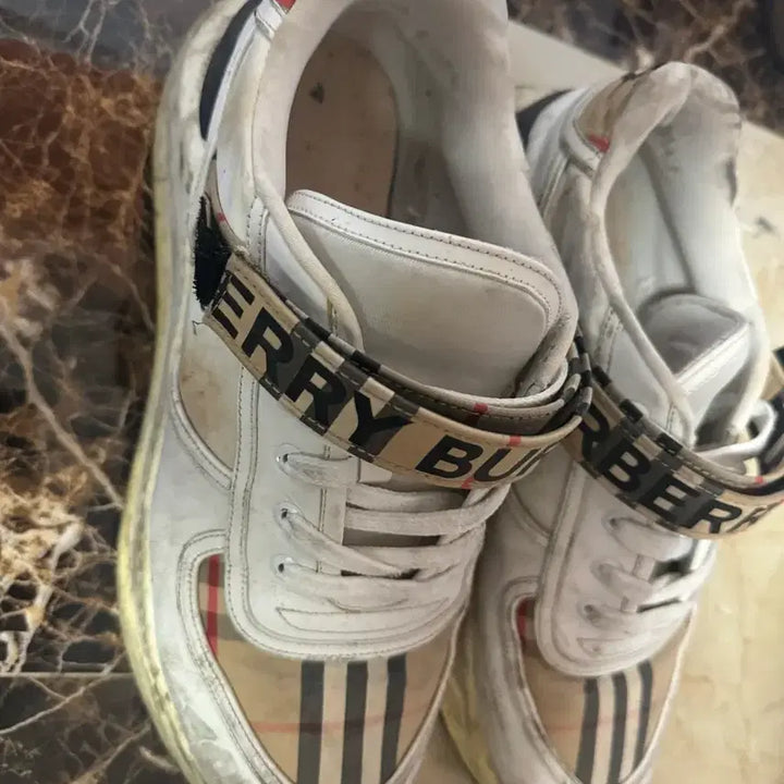 [BUNJANG] Burberry Sneakers / 버버리 스니커즈 275