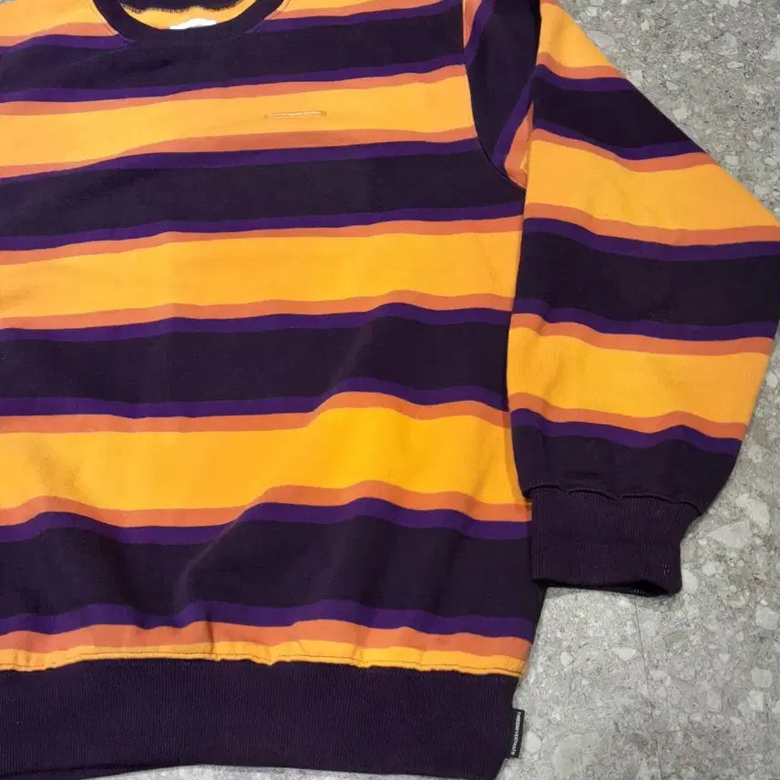[BUNJANG] thisisneverthat Sweatshirt / 디스이즈네버댓 스웻셔츠 맨투맨 (XL)