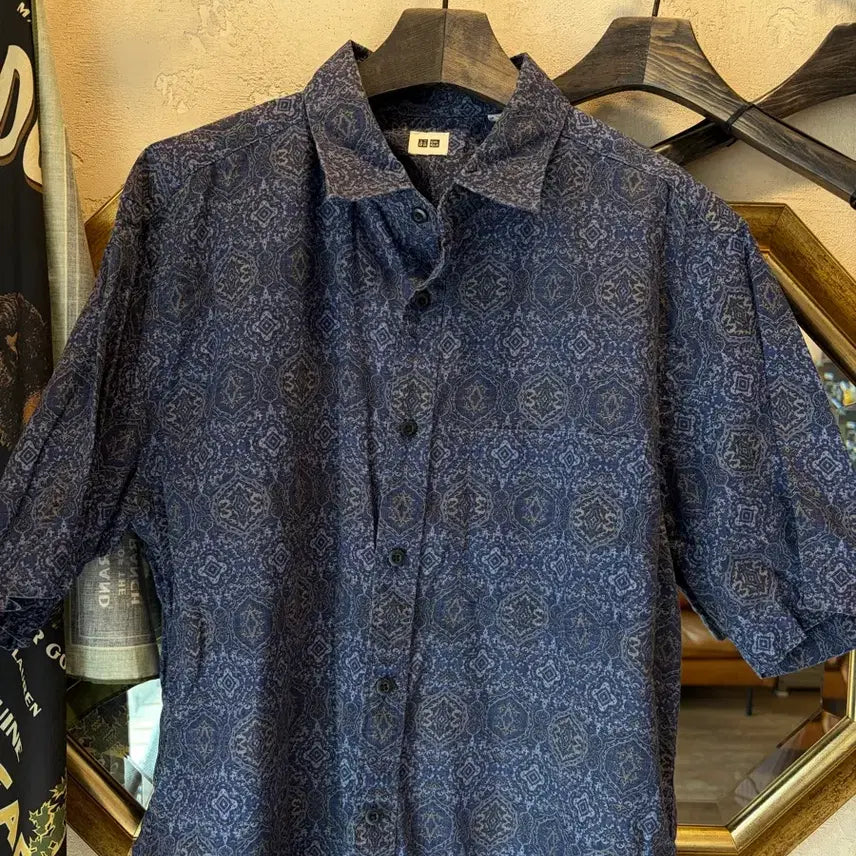 [BUNJANG] Uniqlo Patterned Short Sleeve Shirt / 유니클로 반팔셔츠 패턴