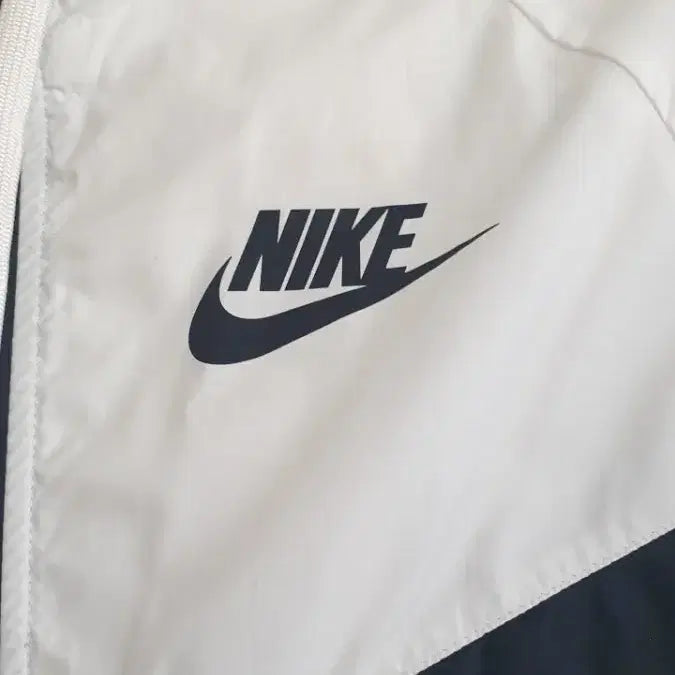 [BUNJANG] Nike Windrunner Jacket / 새상품급 나이키 원드러너 바람막이 s