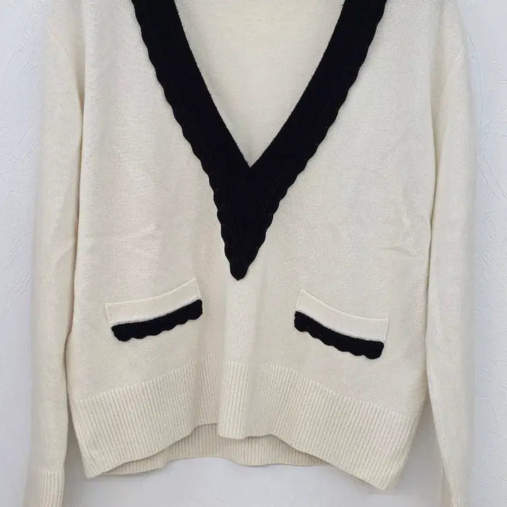[BUNJANG] Sandro V-Neck Knit Ivory Size 36 / 산드로 브이넥 니트