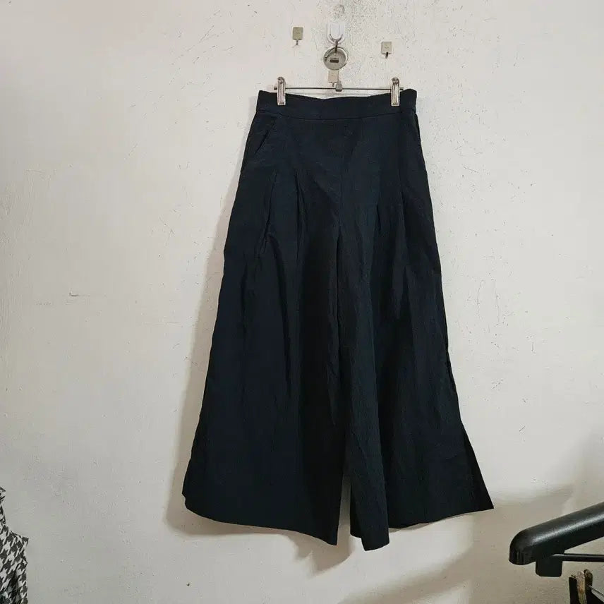 [BUNJANG] Black Wide Culottes Pants / 블랙 와이드 큐롯 팬츠