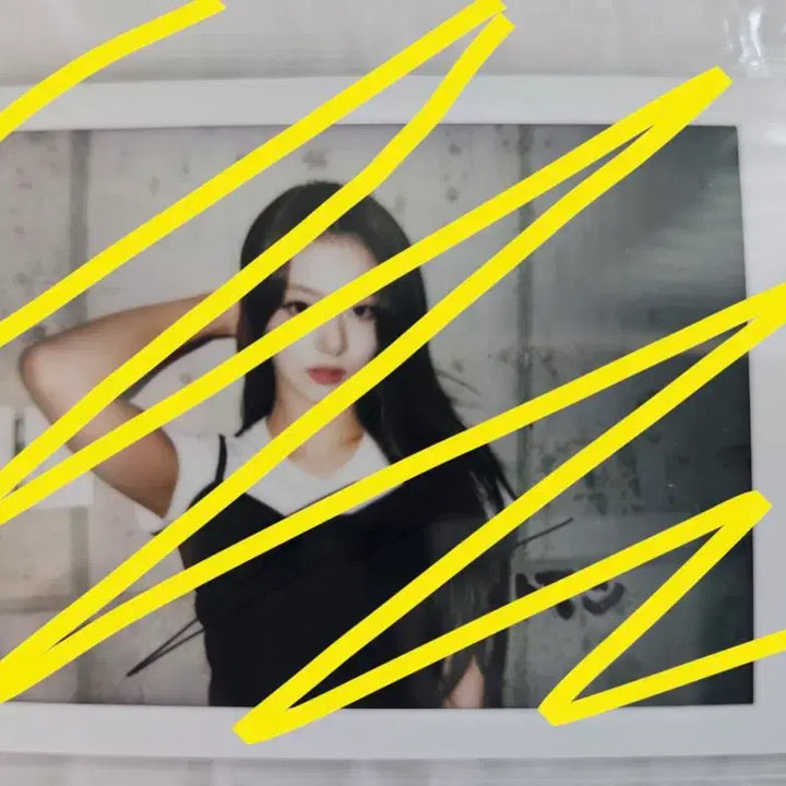 [BUNJANG] fromis_9 Lee Nagyung Signed Polaroid / 프로미스나인 이나경 싸인 폴라 싸인 폴라로이드 팝니다.