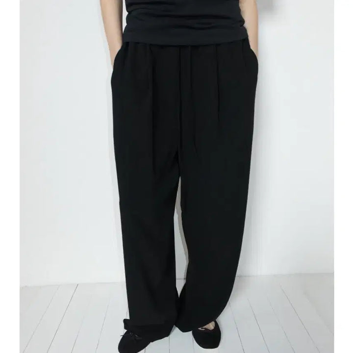 [SOLD OUT] REPOS Relaxed One-Tuck Pants (Black)