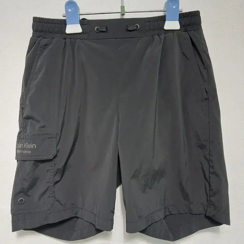 [BUNJANG] Calvin Klein Performance Black Shorts / 캘빈클라인 퍼포먼스 블랙 반바지