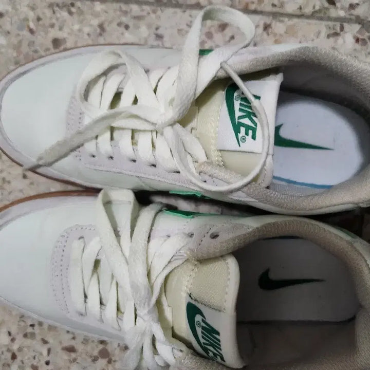 [BUNJANG] Nike White/Green Sneakers Size 230 / 나이키 운동화 흰색/녹색 230사이즈입니다