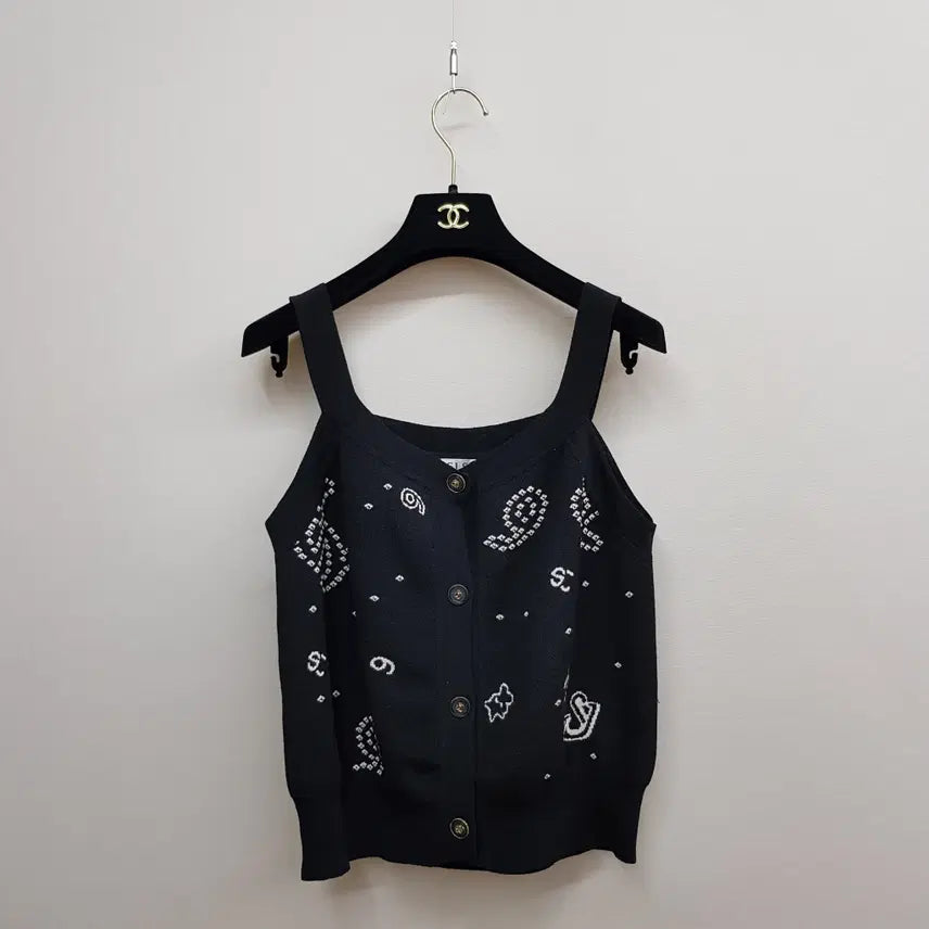 [BUNJANG] SJSJ 2023 Bandana Pattern Knit Sleeveless Top (Size F) / 한섬 SJSJ 2023 반다나 패턴 니트 슬리브리스 탑 F사이즈
