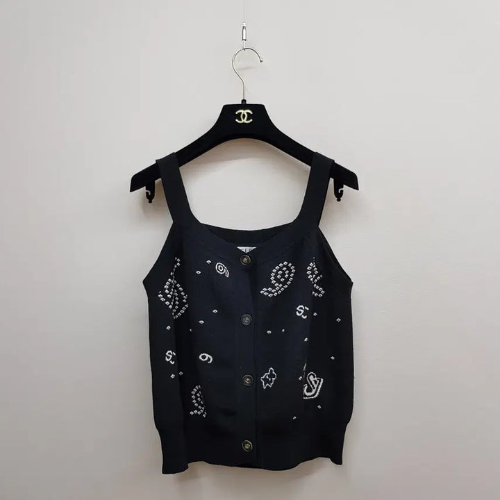 [BUNJANG] SJSJ 2023 Bandana Pattern Knit Sleeveless Top (Size F) / 한섬 SJSJ 2023 반다나 패턴 니트 슬리브리스 탑 F사이즈