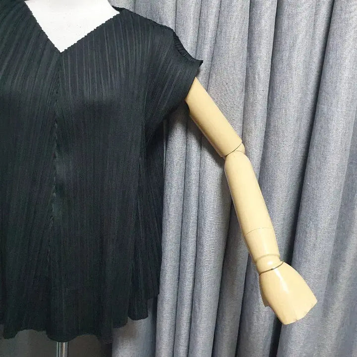 [BUNJANG] Black Pleated Blouse / 블랙 플리츠 블라우스