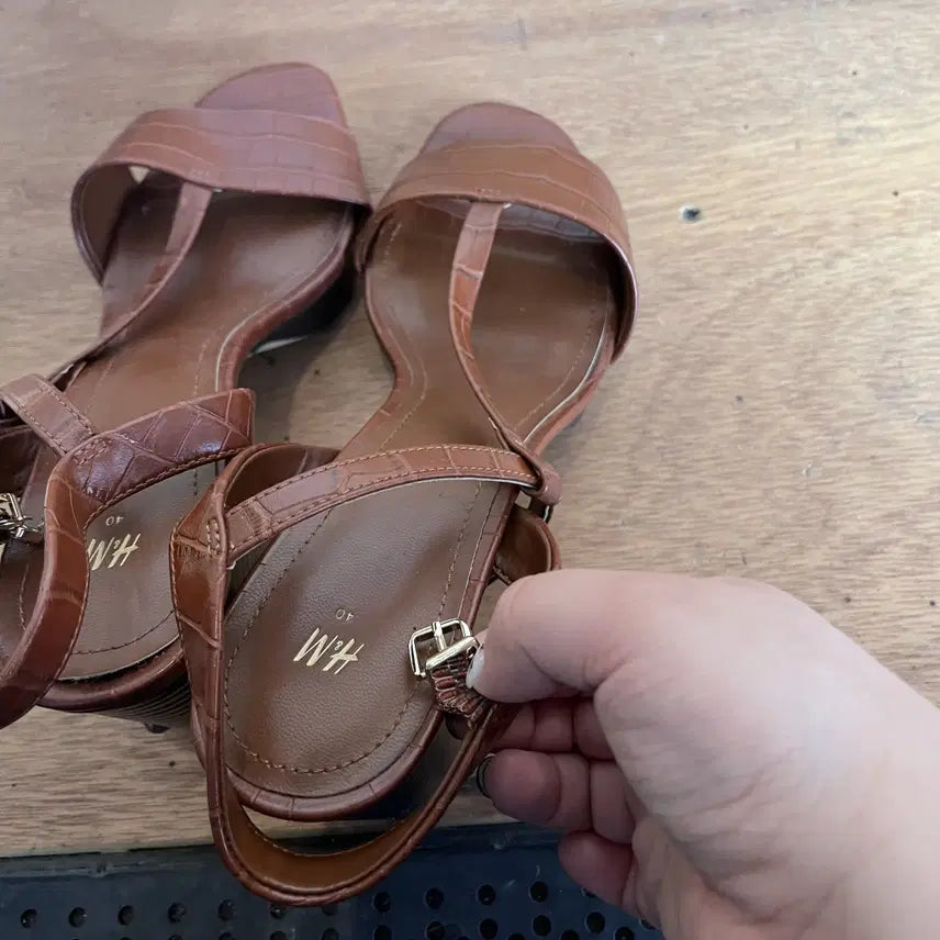 [BUNJANG] H&amp;M Crocodile Pattern Strap Block Heels Sandals / H&amp;M_크로코 패턴 스트랩 샌들 250사이즈