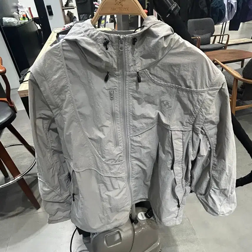 [BUNJANG] Sansan Gear Two-Way Windbreaker Jacket / 산산기어 투웨이 바람막이