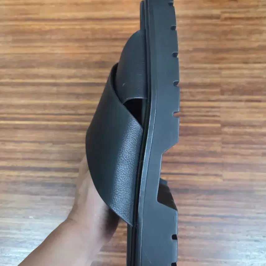 [BUNJANG] Zara X Strap Leather Slippers / 자라 엑스 스트랩 가죽 슬리퍼 44 285