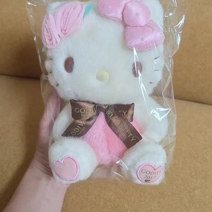 [BUNJANG] Sanrio Classic Kitty 2017 Godiva Collaboration Doll / 고전키티 2017년도 고디바 콜라보 인형