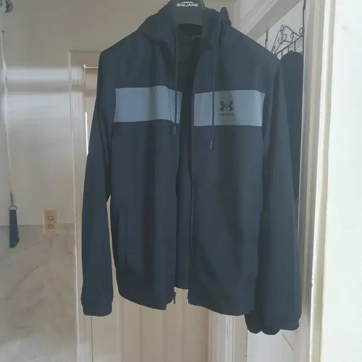 [SOLD OUT] 언더아머 바람막이 후드 자켓 블랙