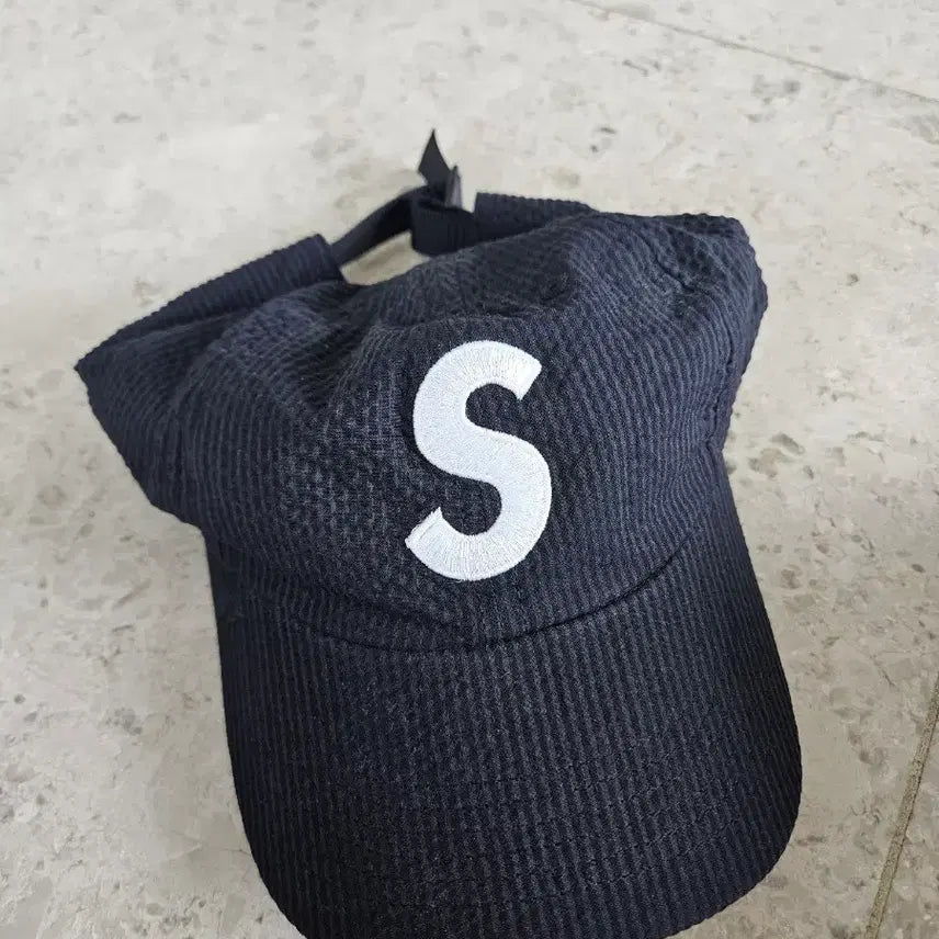 [SOLD OUT] 슈프림 시어서커  s로고 모자 블랙