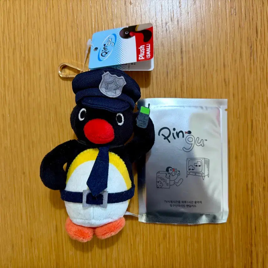 [BUNJANG] Pingu Official Policeman Keychain + Random Card / 핑구 정품 경찰관 키링 + 랜덤카드