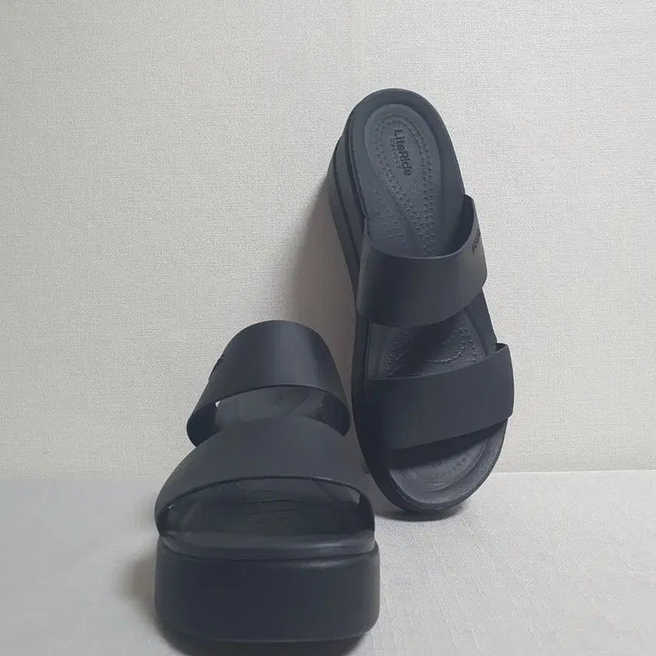 [BUNJANG] Crocs Brooklyn Mid Wedge Platform Sandals Black W7 / 240mm 크록스 브루클린 미드 웨지 플랫폼 샌들 블랙 W7