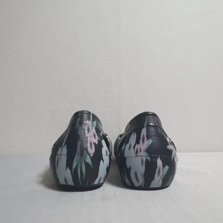 [BUNJANG] Crocs Laura Printed Flat Black Flower Women&
