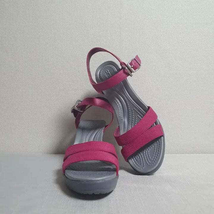 [BUNJANG] Crocs RayWedge 2 Ankle Strap Wedge Sandals / 230mm 크록스 레이웨지2 앵클 스트랩 웨지 샌들 핫핑크 그레이