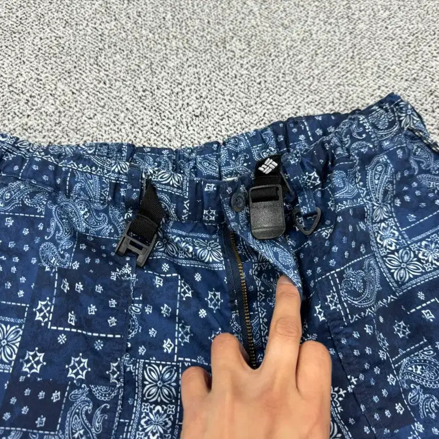 [BUNJANG] Columbia Paisley Shorts / 컬럼비아 페이즐리 반바지