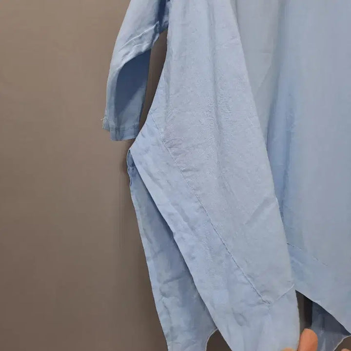 [BUNJANG] Light Blue Linen Boxy Fit Long Blouse with Side Slit / 하늘색 박시한 핏 린넨 소재 옆단트임 롱 블라우스
