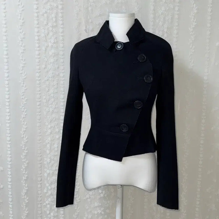 [BUNJANG] Vivienne Westwood Asymmetrical Curved Button Wool Short Jacket / 비비안웨스트우드 블랙 비대칭 곡선형 버튼업 울 숏 자켓 38