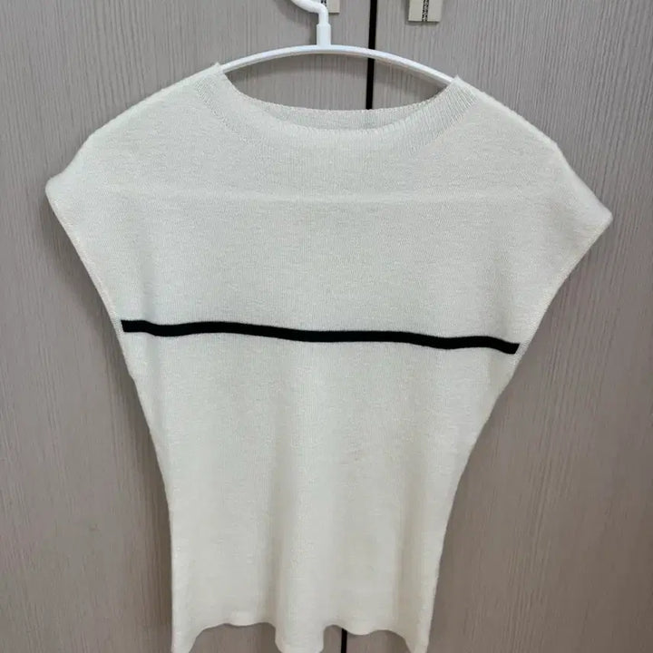 [BUNJANG] Two-Tone Color Block Cap Sleeve Knit / 투톤 배색 캡소매 니트