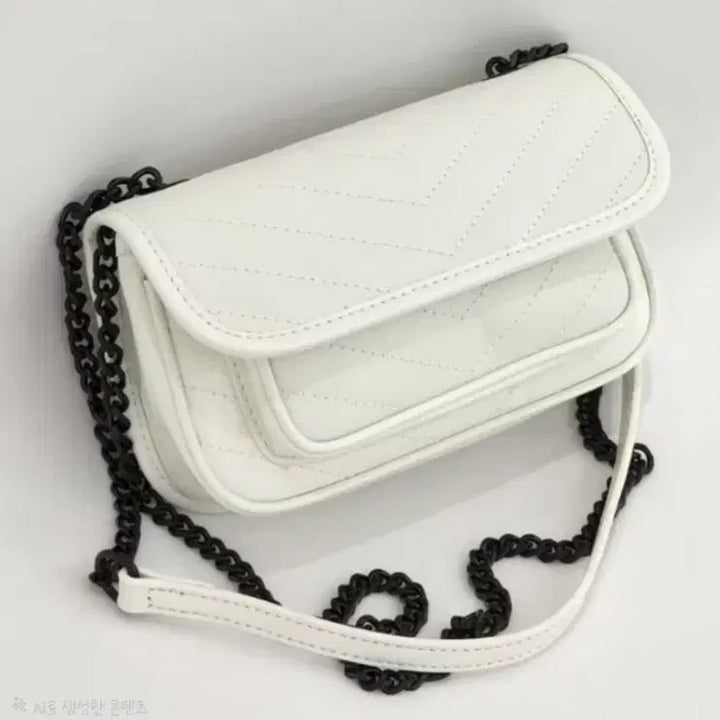 [BUNJANG] White Quilted Leather Chain Mini Bag / 흰색 퀼팅 체인 미니백
