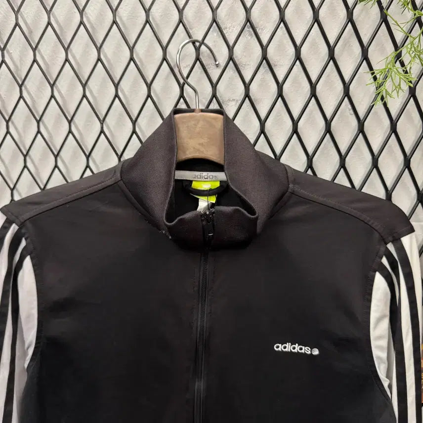 [BUNJANG] Adidas Neo Label Track Jacket Front Logo Black White / 아디다스 네오 라벨 트랙 자켓 전면 로고 포인트 블랙 화이트