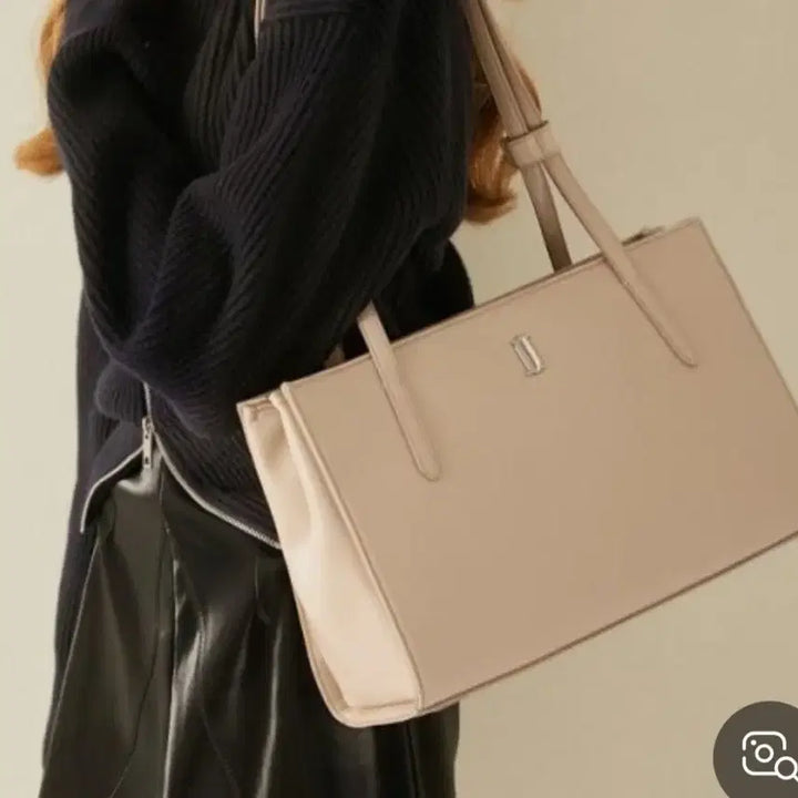 [BUNJANG] J.ESTINA Mano Long Shoulder Bag Beige / 제이에스티나 마노 롱 숄더백 베이지
