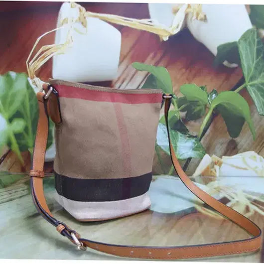 [BUNJANG] Burberry Check Pattern Bucket Crossbody Bag / 구제토토 버버리 체크무늬 버킷 크로스백 정품 중고가방 명품 61205