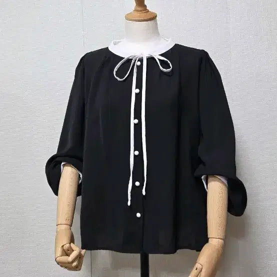 [SOLD OUT] 블랙 배색 리본 블라우스