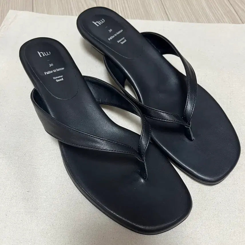 [BUNJANG] HOWUS Essential Flip-Flop Wedge Sandals (240) / HOWUS 호와스 에센셜 플립플롭 웨지쪼리힐 새상품 240