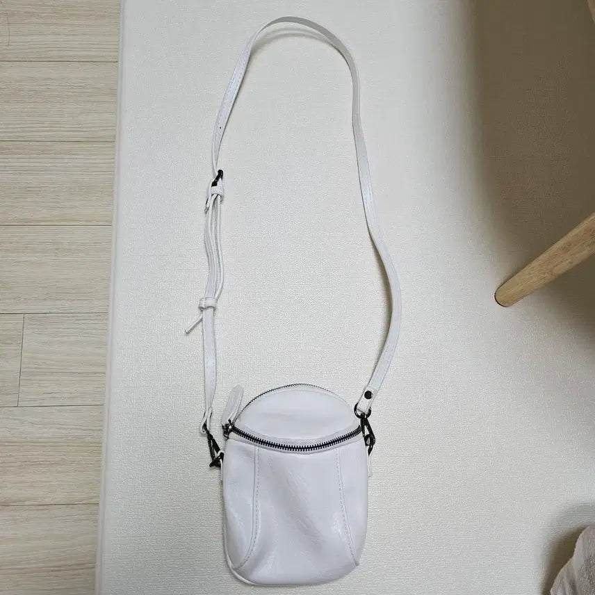 [BUNJANG] Mini Crossbody Bag - White / (실착2회) 미니크로스백 화이트 가방