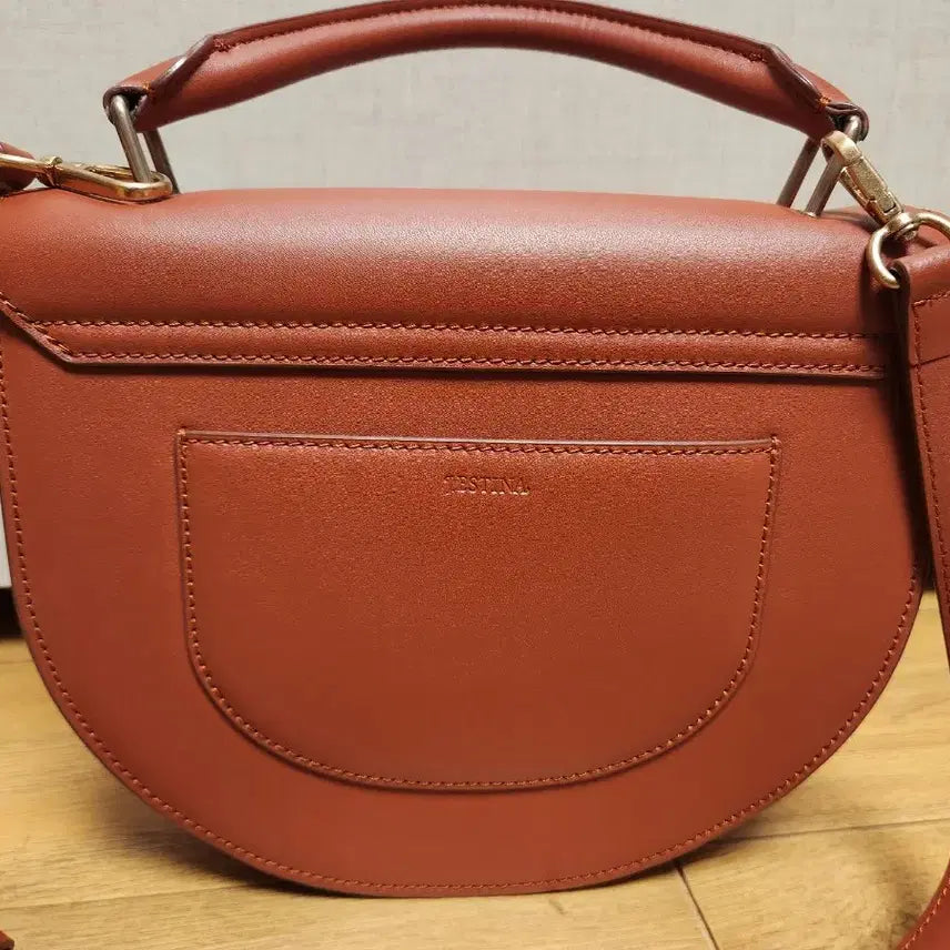 [BUNJANG] J.ESTINA Half Moon Shoulder Bag / 제이에스티나 하프문 숄더백