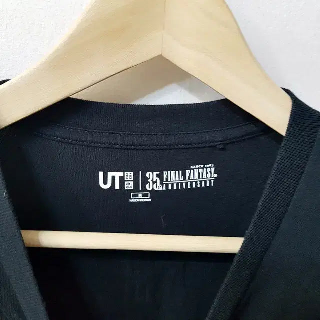 [BUNJANG] Uniqlo Final Fantasy 35th Anniversary T-Shirt Black / 파이널 판타지3 35주년 기념 유니클로 티셔츠 블랙