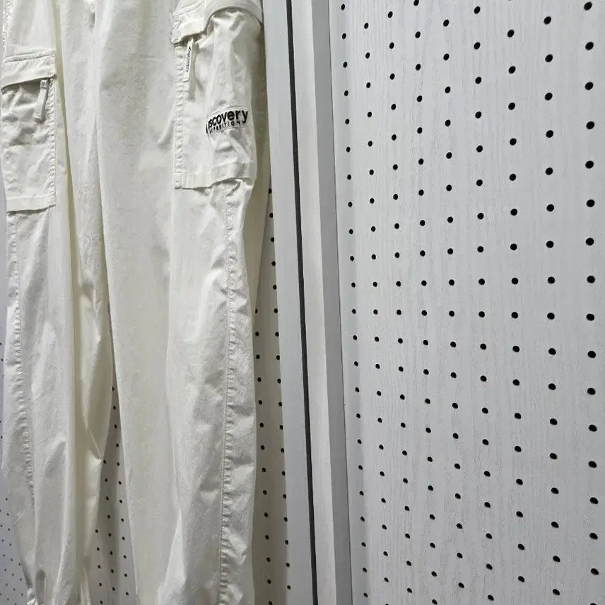 [BUNJANG] Discovery Ivory White Cargo Jogger Pants (Size 26) / (1548)디스커버리 아이보리화이트 카고 조거팬츠26(67)
